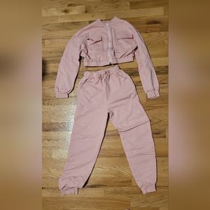 SHEIN 2 girls sweatsuits a total of 4 pieces,size 11-12 can easily fit 9-10